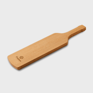 Planche à découper rectangulaire en bois clair.