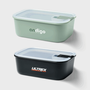 Boîtes alimentaires rectangulaires en plastique avec couvercles.