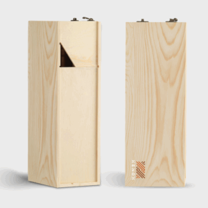 Boîte en bois avec logo sur le devant.