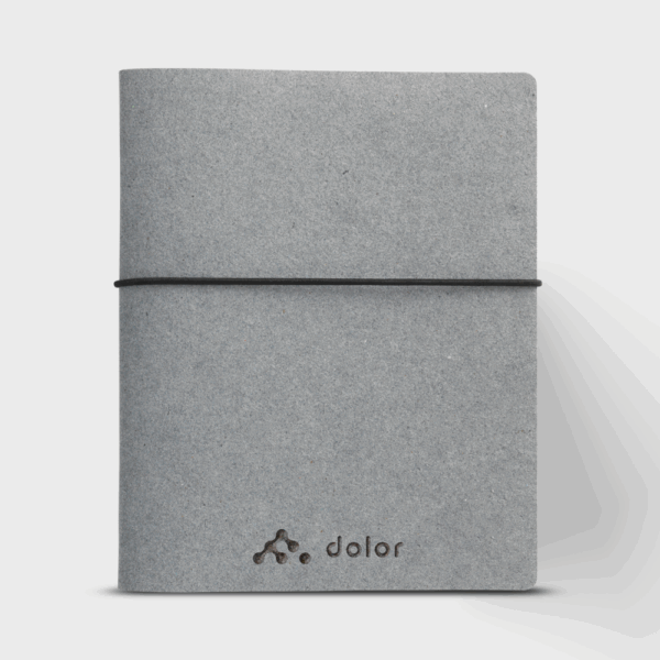 Carnet gris avec élastique noir et logo Dolor.