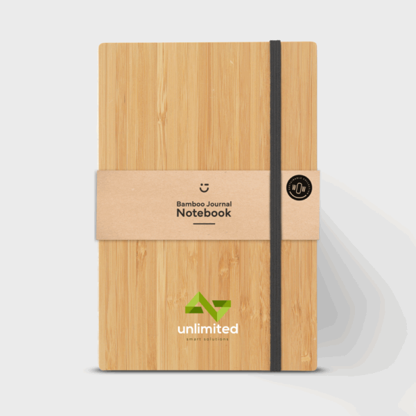 Carnet journal en bambou avec bande élastique noire.