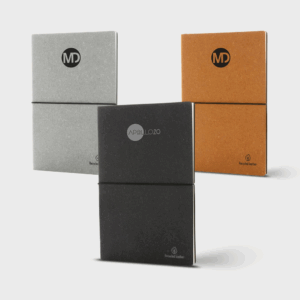 Carnets en cuir recyclé, trois couleurs différentes.