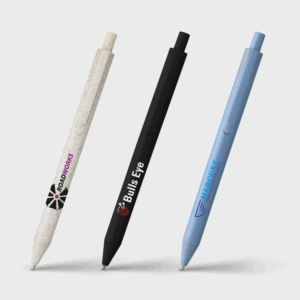 Trois stylos à bille de différentes couleurs.