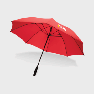 Parapluie rouge ouvert avec inscription Plus.
