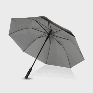 Parapluie gris ouvert sur fond blanc.