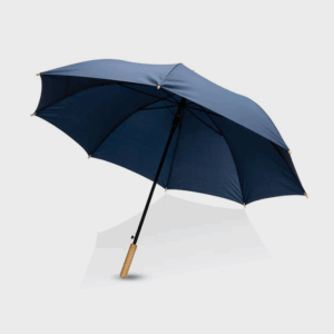 Parapluie bleu ouvert sur fond blanc.