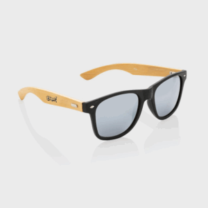 Lunettes de soleil avec monture en bambou et plastique.