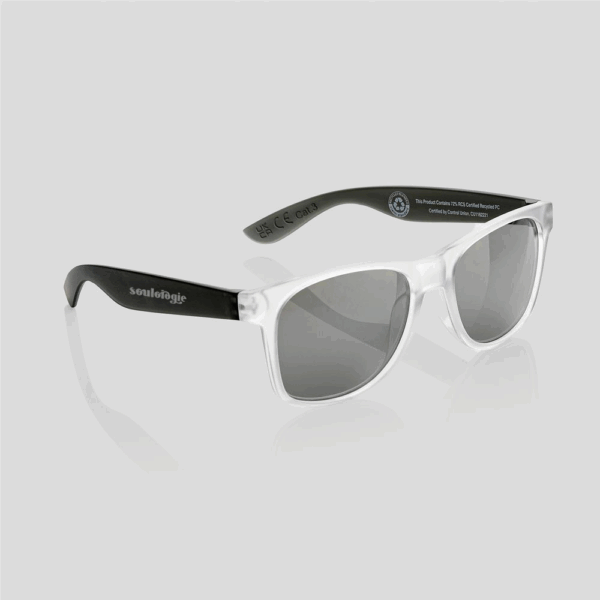 Lunettes de soleil modernes, monture blanche et noire.