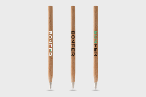 Stylos en bois avec motifs "BONFER