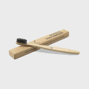 Brosse à dents en bambou avec étui écologique.
