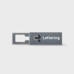 Clé USB grise avec logo et texte Lettering