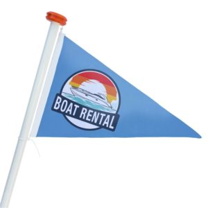 Drapeau bleu avec logo de location de bateaux.