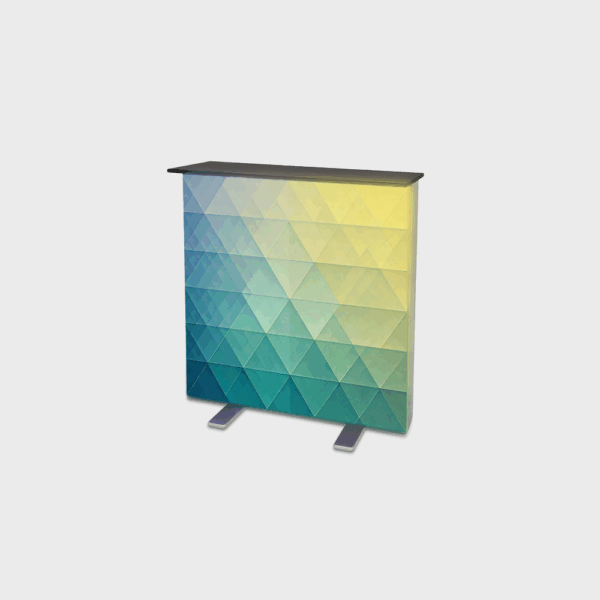 Bureau éclairé avec motif géométrique coloré