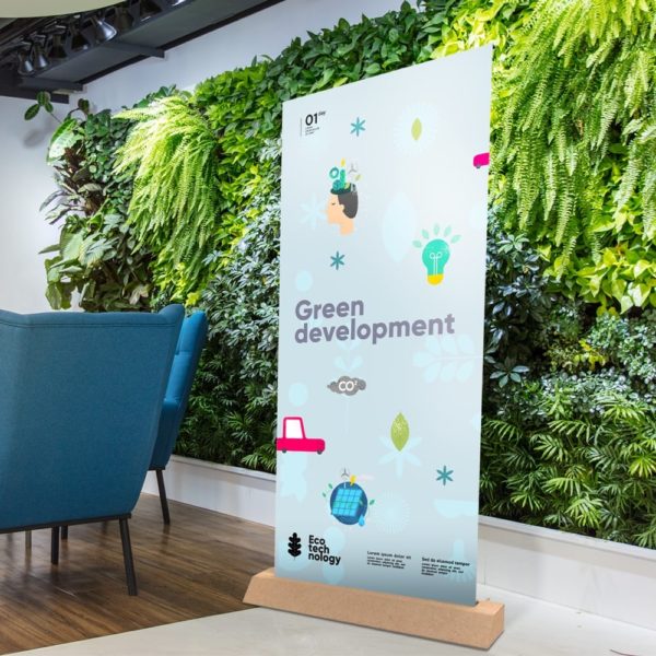 Panneau sur développement vert dans un bureau.