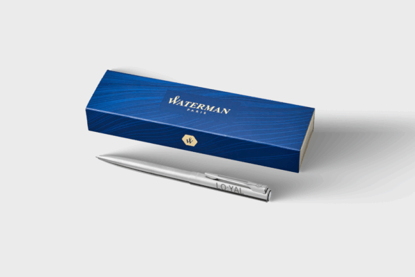 Stylo Waterman Paris argenté et boîte bleue.