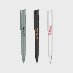 Trois stylos bille personnalisés en couleurs différentes.