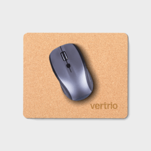 Souris grise sur tapis en liège Vertrio.