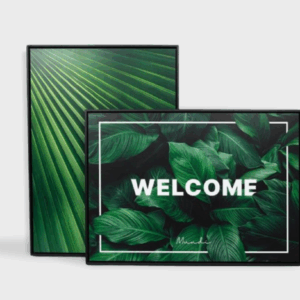 Deux affiches vertes avec feuilles tropicales, texte 'Welcome'.