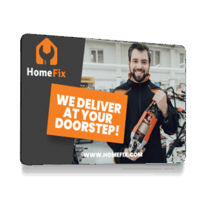 Homme souriant avec perceuse chez HomeFix livraison rapide.