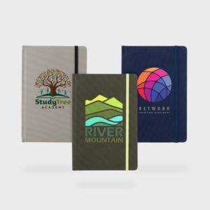 Carnets personnalisés avec logos colorés.