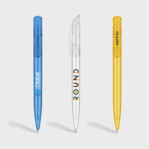 Trois stylos colorés alignés horizontalement