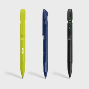 Trois stylos vert, bleu et noir