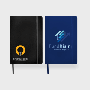 Deux carnets de notes personnalisés, noir et bleu.