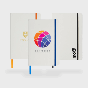 Cahiers personnalisés avec designs colorés, logos.