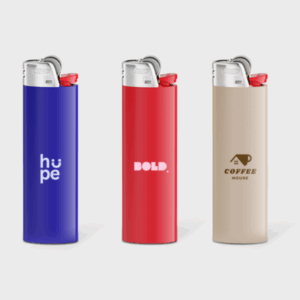 Trois briquets colorés avec logos personnalisés