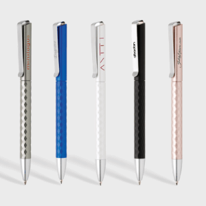 Stylos multicolores élégants avec surface texturée.