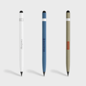 Trois stylos de couleurs différentes alignés