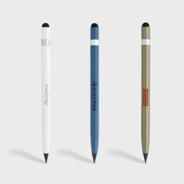 Trois stylos de couleurs différentes alignés
