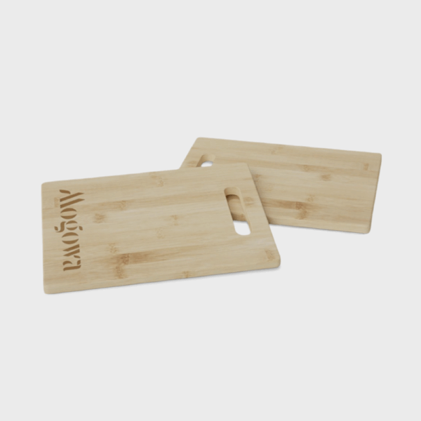 Deux planches à découper en bois clair