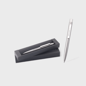 Stylo en métal avec boîte noire.