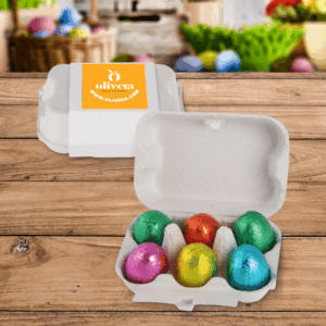 Oeufs en chocolat colorés dans boîte carton.