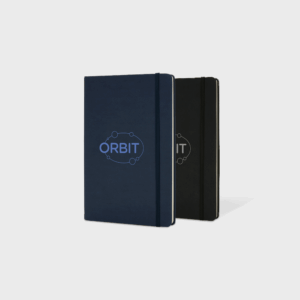 Deux carnets Orbit bleus et noirs fermés