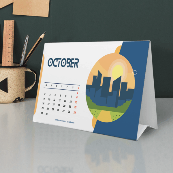 Calendrier octobre avec illustration de ville au coucher du soleil.