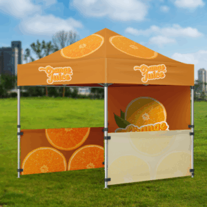 Stand promotionnel de jus d'orange dans un parc.