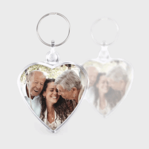 Porte-clés photo en forme de cœur avec famille souriante.