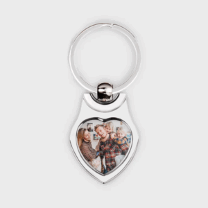 Porte-clés cœur avec photo de famille souriante.