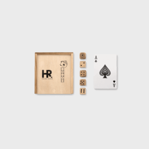 Jeu de dés et cartes avec boîte en bois.