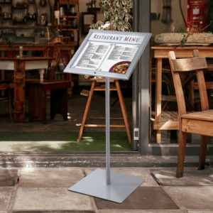Porte-menu de restaurant à l'entrée.