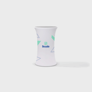 Présentoir blanc avec le logo Brocelle