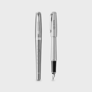 Stylos plume argentés de luxe.