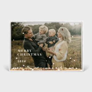 Famille célébrant Noël 2024 en plein air.