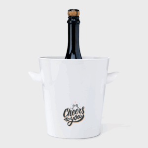 Seau à glace avec bouteille de champagne.