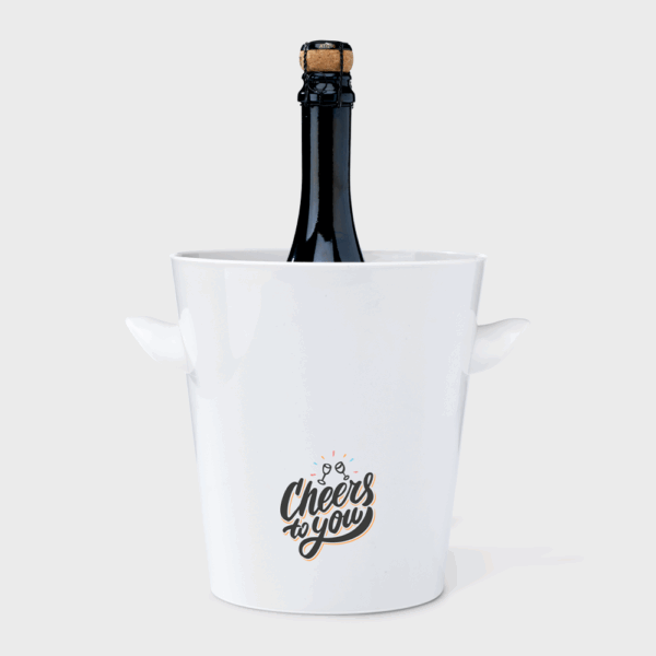 Seau à glace avec bouteille de champagne.