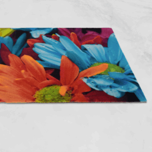 Tapis coloré avec motif floral vibrant