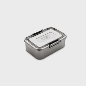 Boîte en inox rectangulaire avec couvercle.