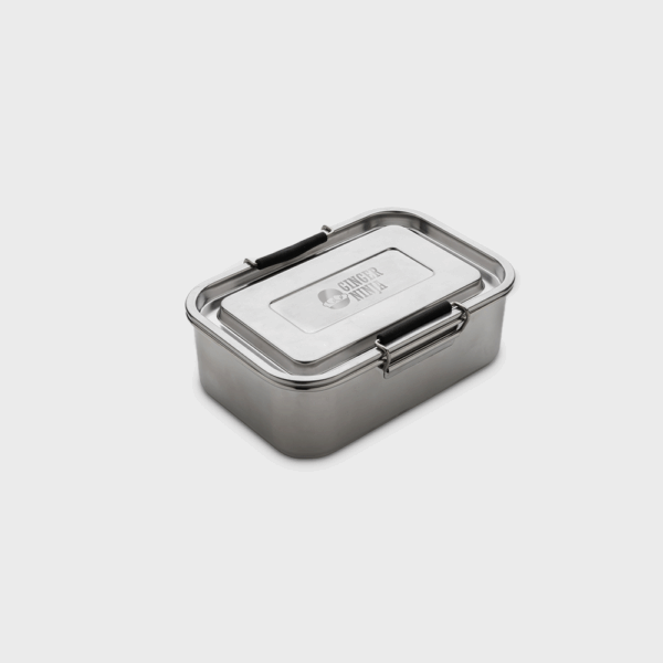 Boîte en inox rectangulaire avec couvercle.